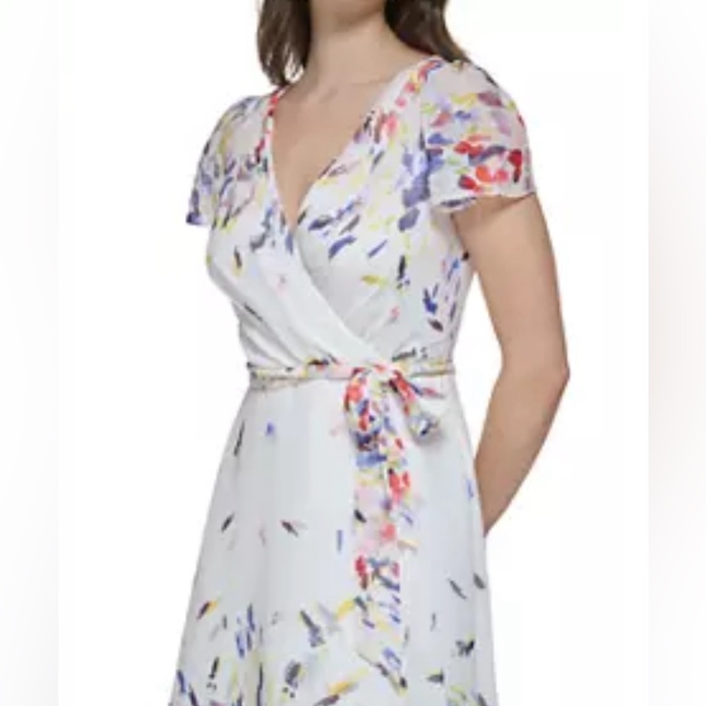 Women's Short Sleeve V-Neck Floral Tie Wrap
Waist Chiffon Dress